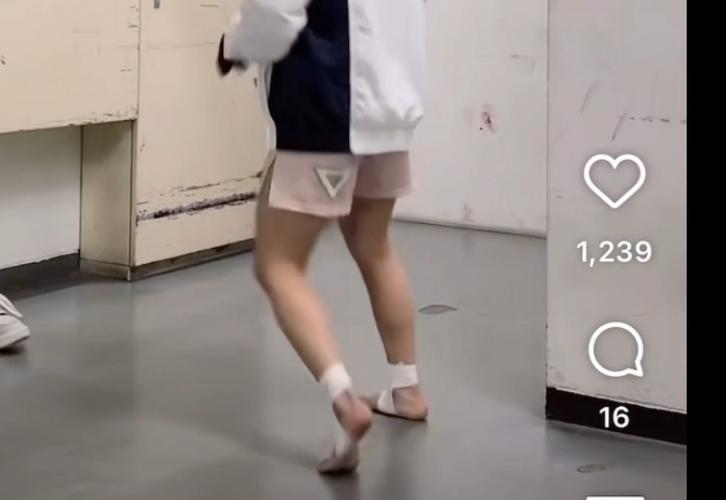 光脚女子格斗锁腿视频大全图标