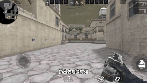 穿越火线怎么切换手雷和烟雾弹图标