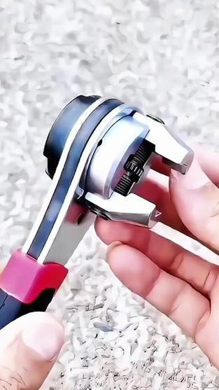 万能拧螺丝工具图标