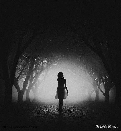 在黑暗的小房间和孤独的女孩图标