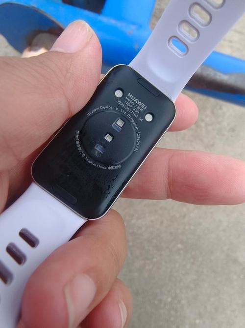 华为手环背面绿灯闪烁图标